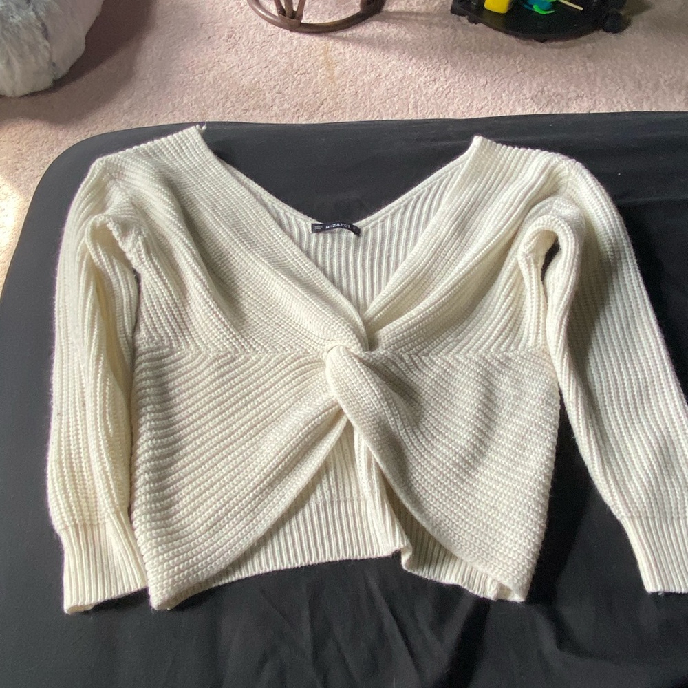 White Knitted Zaful Sweater; Size M; Middle Crossed; Mew Condition